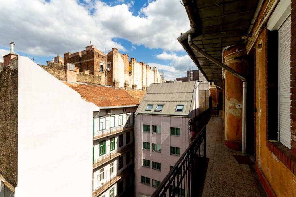 Historic Charm On Dohany Street By Newave Budapest Kültér fotó